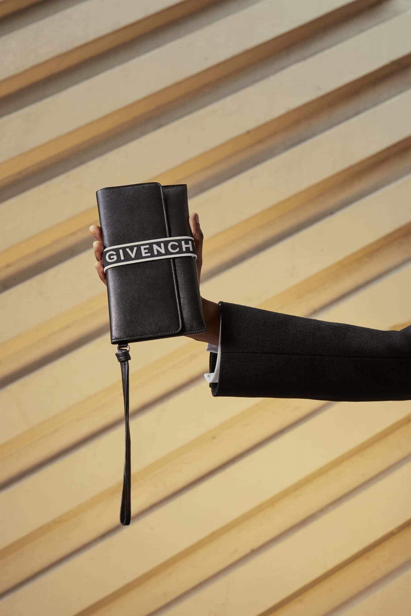 GIVENCHY
